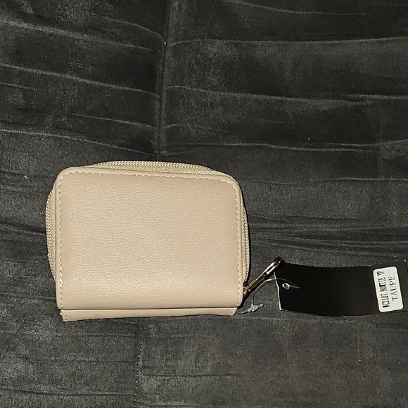 Chic Womens Beige Vegan Leather Wallet Gold Bow Button Clasp Zipper Pouch NWT - Picture 2 of 9